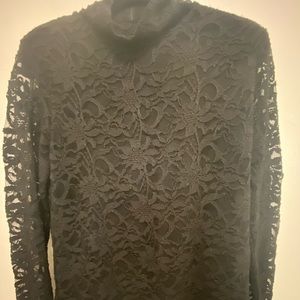 CHICO’S TURTLENECK TOP